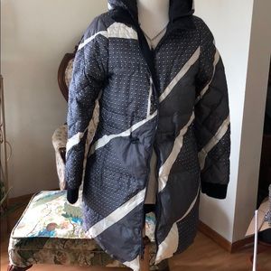 Reversible blue and white Tory Burch puffer